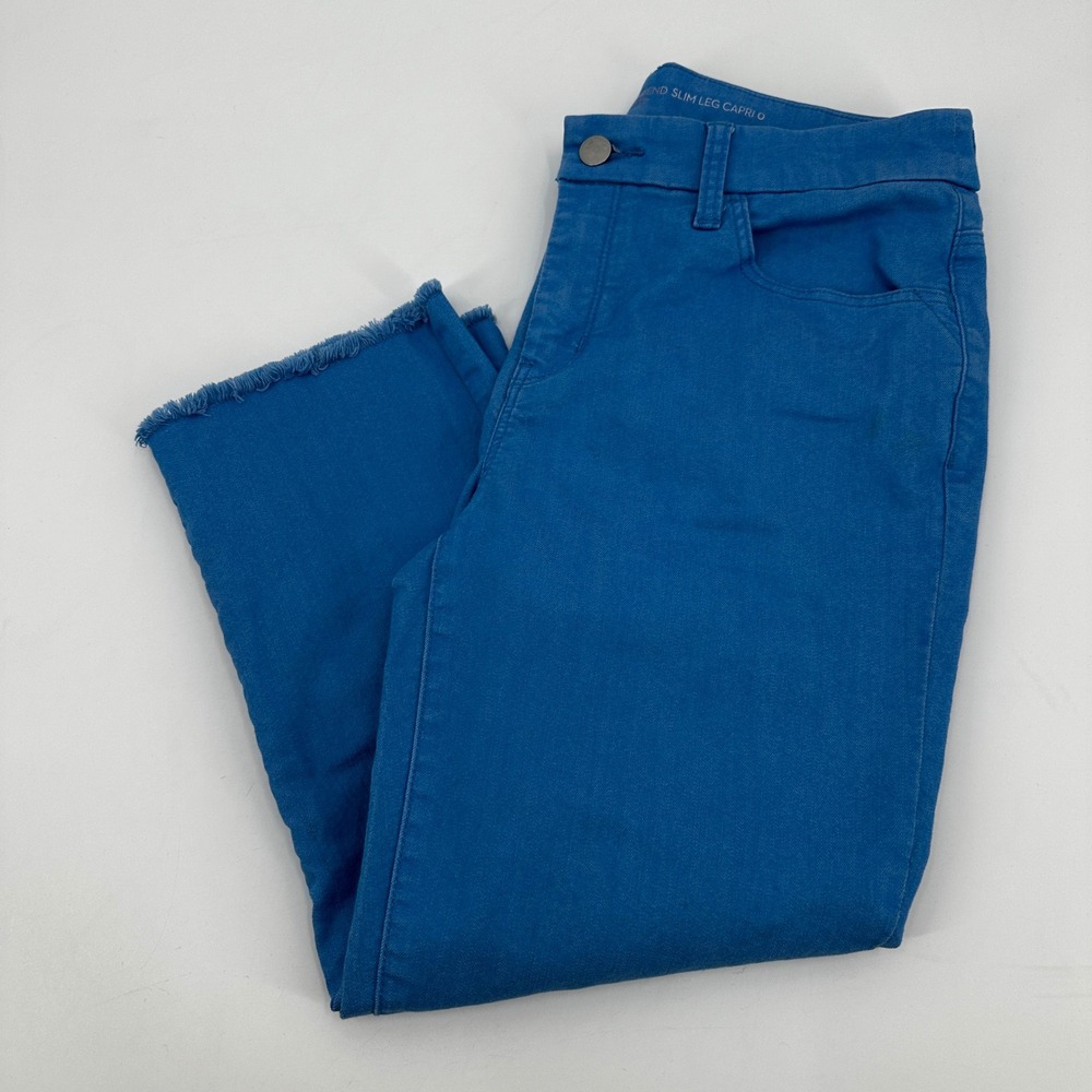 Chicos Perfect Stretch Girlfriend Slim Leg Capri‎ Blue Frayed Hem Pants Size 0 4